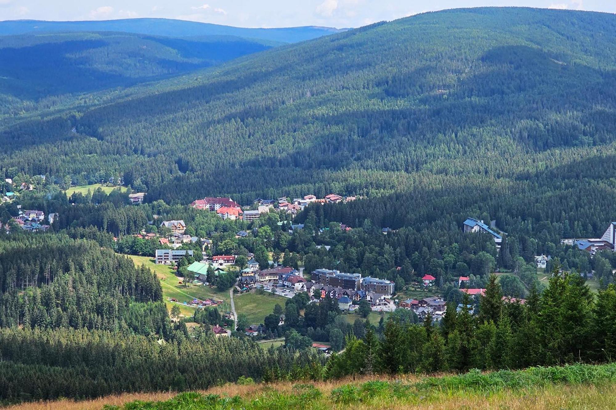 Enjoy Harrachov - Atraktivní slunné studio Čertovka v centru Harrachova s herní konzolí, Netflix, jedinečným výhledem na Čertovu horu a areál skokanských můstků se sjezdovkou Exterior foto